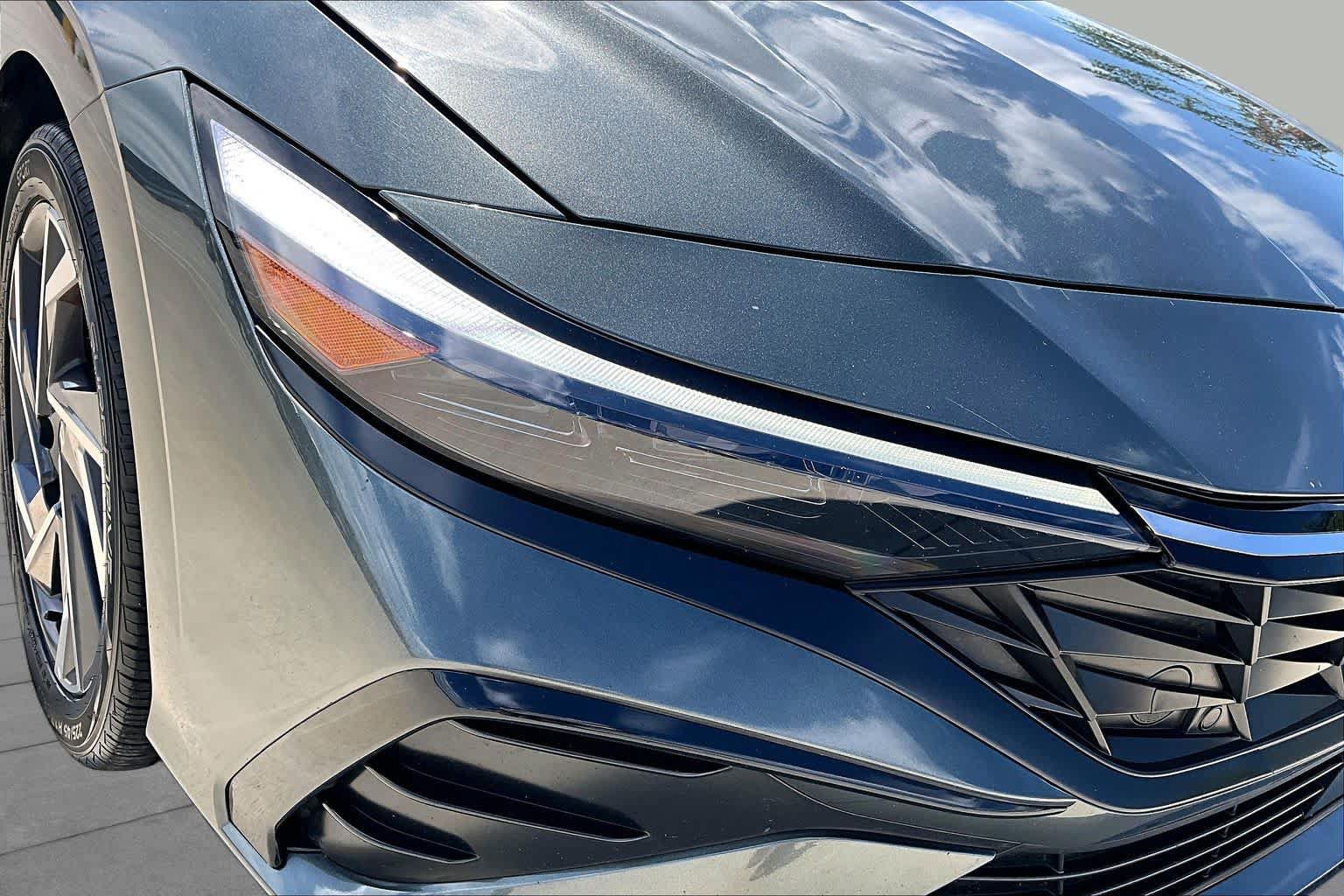 Certified 2025 Hyundai Elantra SEL FWD image 28