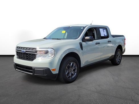 Used 2022 Ford Maverick XLT FWD image 2