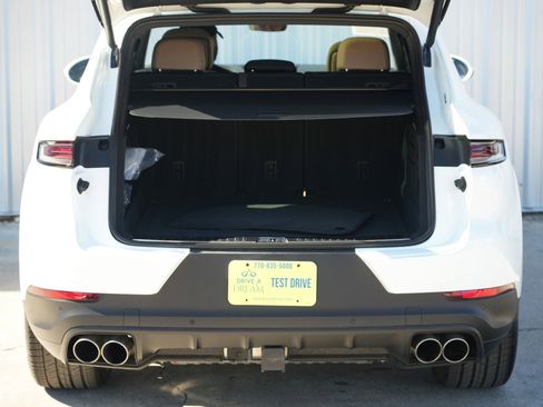 Used 2025 Porsche Cayenne S w/ Premium Package Plus image 10