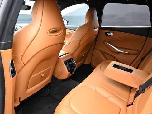 Used 2021 Aston Martin DBX AWD/4WD image 14