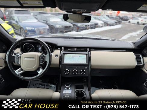 Used 2018 Land Rover Discovery SE image 29