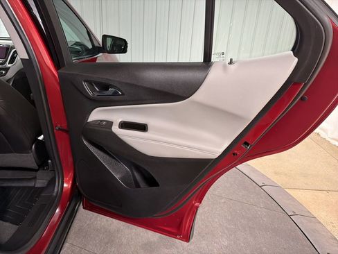 Used 2018 Chevrolet Equinox Premier image 18