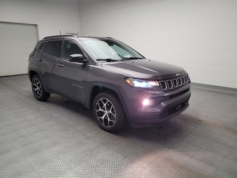 Used 2024 Jeep Compass Latitude image 13