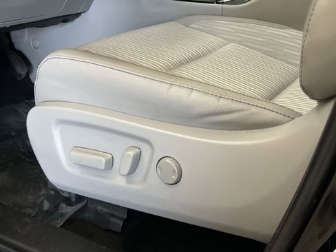 Used 2019 Toyota Highlander Plus image 12