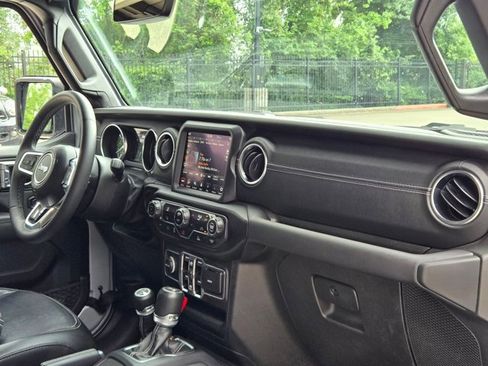 Used 2023 Jeep Wrangler Sahara image 21