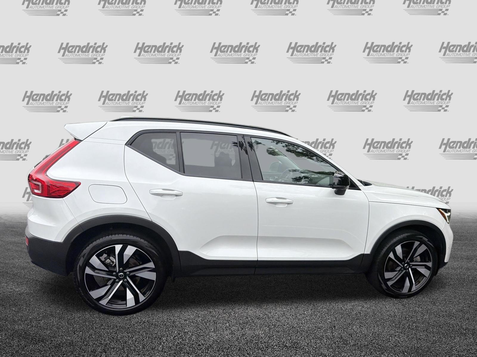 Certified 2024 Volvo XC40 B5 Plus AWD/4WD image 11