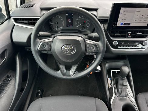 Used 2025 Toyota Corolla LE image 13