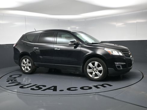 Used 2017 Chevrolet Traverse LT w/ Style and Technology Package AWD/4WD image 2