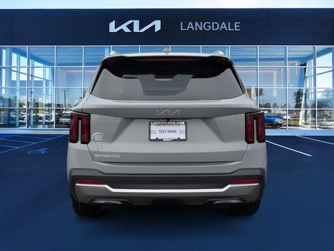 New 2026 Kia Sorento EX w/ EX Premium Package FWD image 8