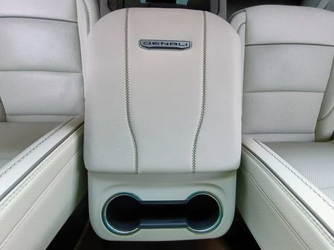 Used 2025 GMC Yukon Denali w/ LPO, Floor Liner Package RWD image 41