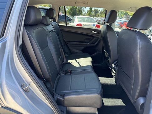 Used 2020 Volkswagen Tiguan SE AWD/4WD image 11