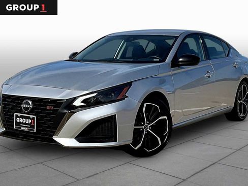 Used 2024 Nissan Altima 2.5 SR image 1