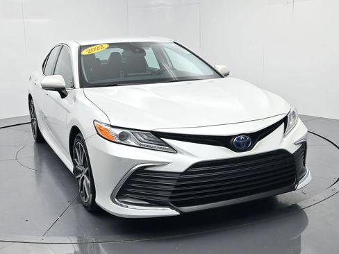 Used 2022 Toyota Camry XLE w/ Cold Weather Package FWD image 2