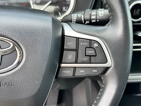 Used 2024 Toyota Highlander LE image 15