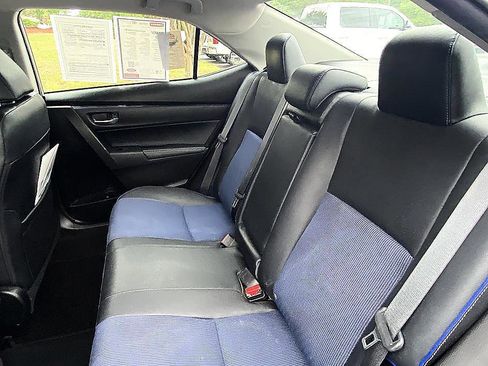 Used 2018 Toyota Corolla SE FWD image 11