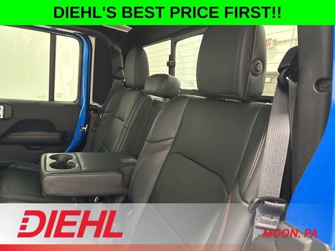 New 2026 Jeep Gladiator Rubicon w/ Steel Power Dome Hood Package AWD/4WD image 17