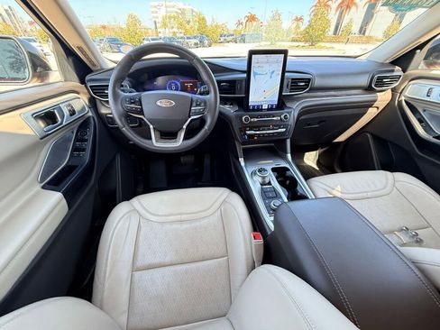 Used 2020 Ford Explorer Platinum w/ Premium Technology Package image 21