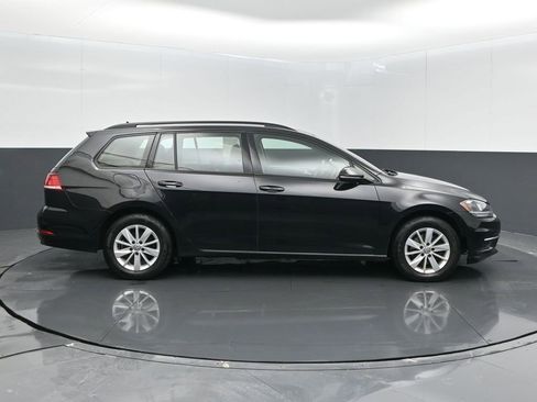 Used 2018 Volkswagen Golf S image 25