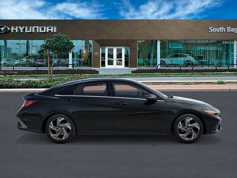 New 2026 Hyundai Elantra Limited image 7