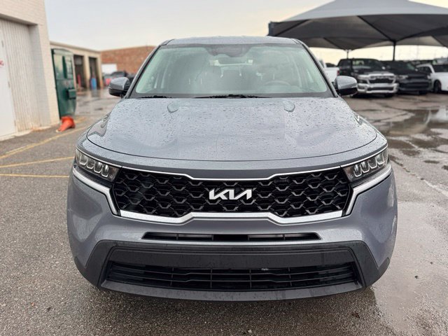 Used 2023 Kia Sorento LX FWD image 2