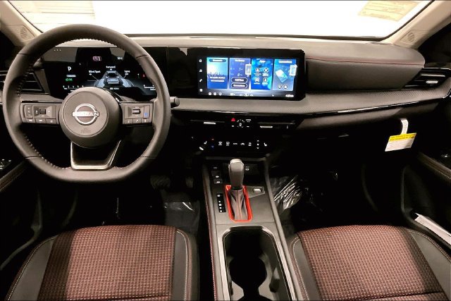 New 2026 Nissan Kicks SR w/ Cold Weather Package FWD image 6