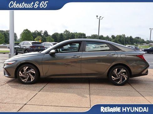 Certified 2025 Hyundai Elantra SEL w/ Cargo Package FWD image 3