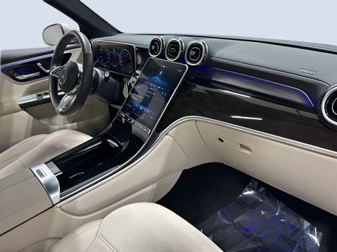 Used 2023 Mercedes-Benz GLC 300 4MATIC image 12