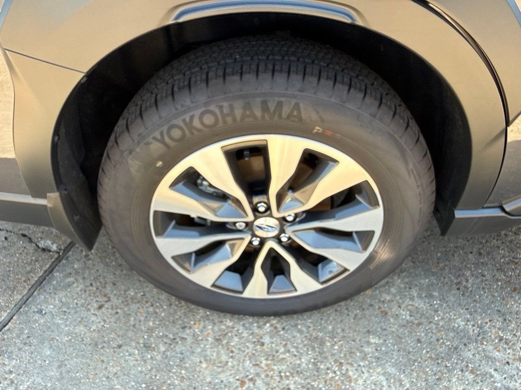 Used 2025 Subaru Outback Limited AWD/4WD image 31