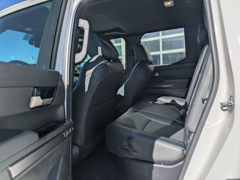 Used 2024 Toyota Tacoma TRD Sport w/ TRD Sport Premium Package AWD/4WD image 30