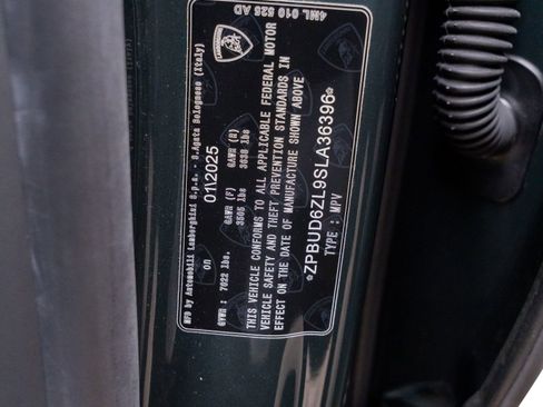 Used 2025 Lamborghini Urus SE image 70