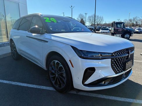 Certified 2024 Lincoln Nautilus Reserve w/ Equipment Group 202A image 8