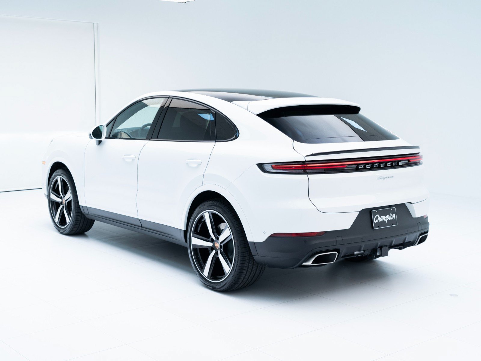 Certified 2026 Porsche Cayenne Coupe AWD/4WD image 3