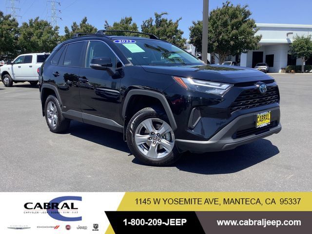 Used 2022 Toyota RAV4 XLE AWD/4WD image 1