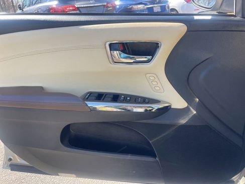 Used 2018 Toyota Avalon XLE Premium w/ Carpet Mat Package FWD image 9