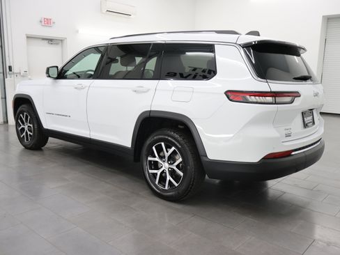 Used 2023 Jeep Grand Cherokee L Limited w/ Trailer Tow Group (B) AWD/4WD image 6