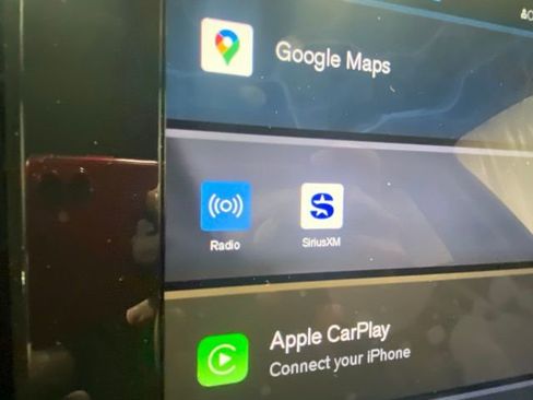 Used 2025 Volvo XC40 B5 Core image 19