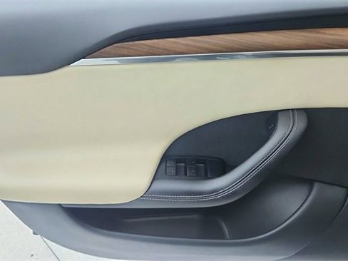 Used 2023 Tesla Model S Standard Range image 33