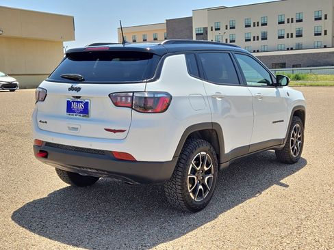 Used 2025 Jeep Compass Trailhawk AWD/4WD image 5