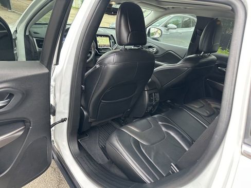 Used 2019 Jeep Cherokee Limited AWD/4WD image 24