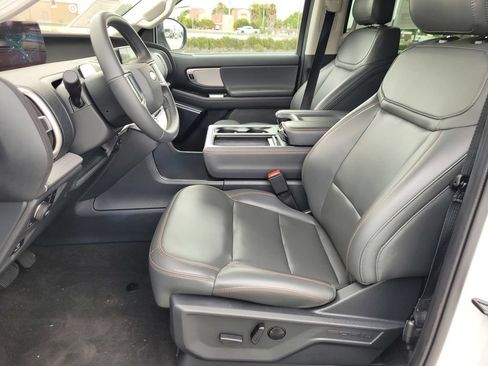Used 2025 Ford Expedition Active AWD/4WD image 16
