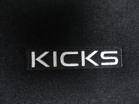 Certified 2025 Nissan Kicks SR FWD image 30