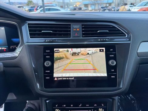 Certified 2022 Volkswagen Tiguan SE R-Line image 21