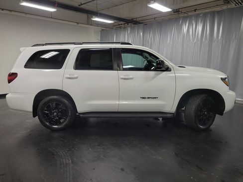 Used 2018 Toyota Sequoia TRD Sport AWD/4WD image 9