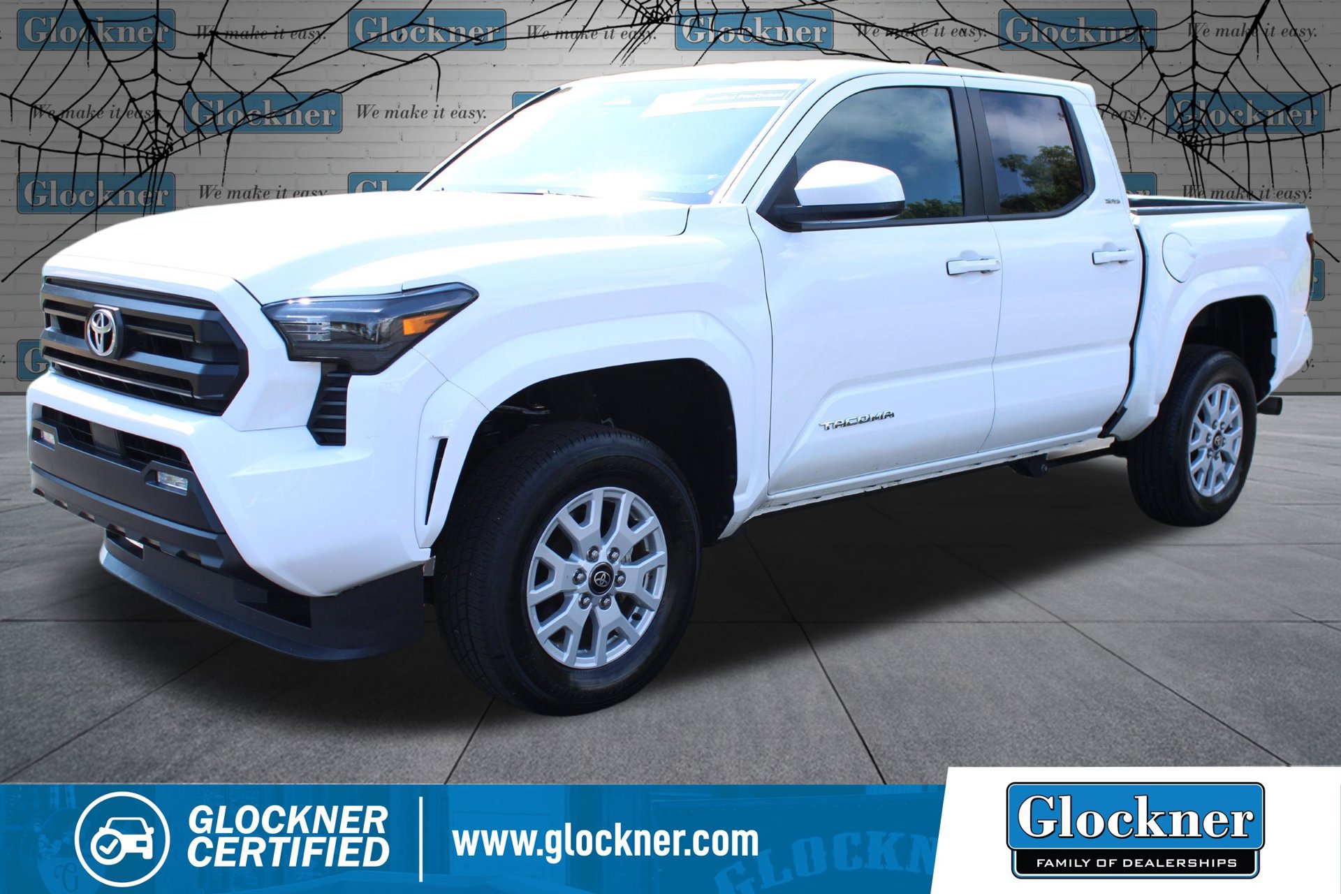 Used 2025 Toyota Tacoma SR5 AWD/4WD image 1
