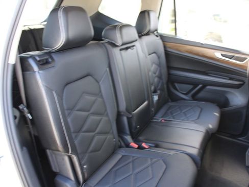Certified 2024 Volkswagen Atlas SE image 27