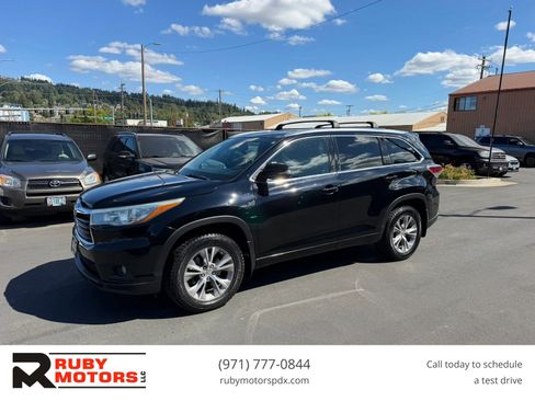 Used 2015 Toyota Highlander XLE AWD/4WD image 1