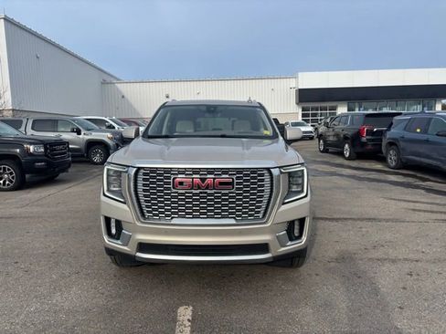 Used 2021 GMC Yukon Denali w/ Denali Premium Package image 3