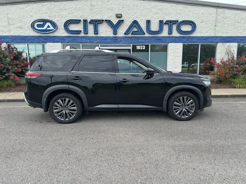 Used 2023 Nissan Pathfinder SL w/ SL Premium Package AWD/4WD image 3