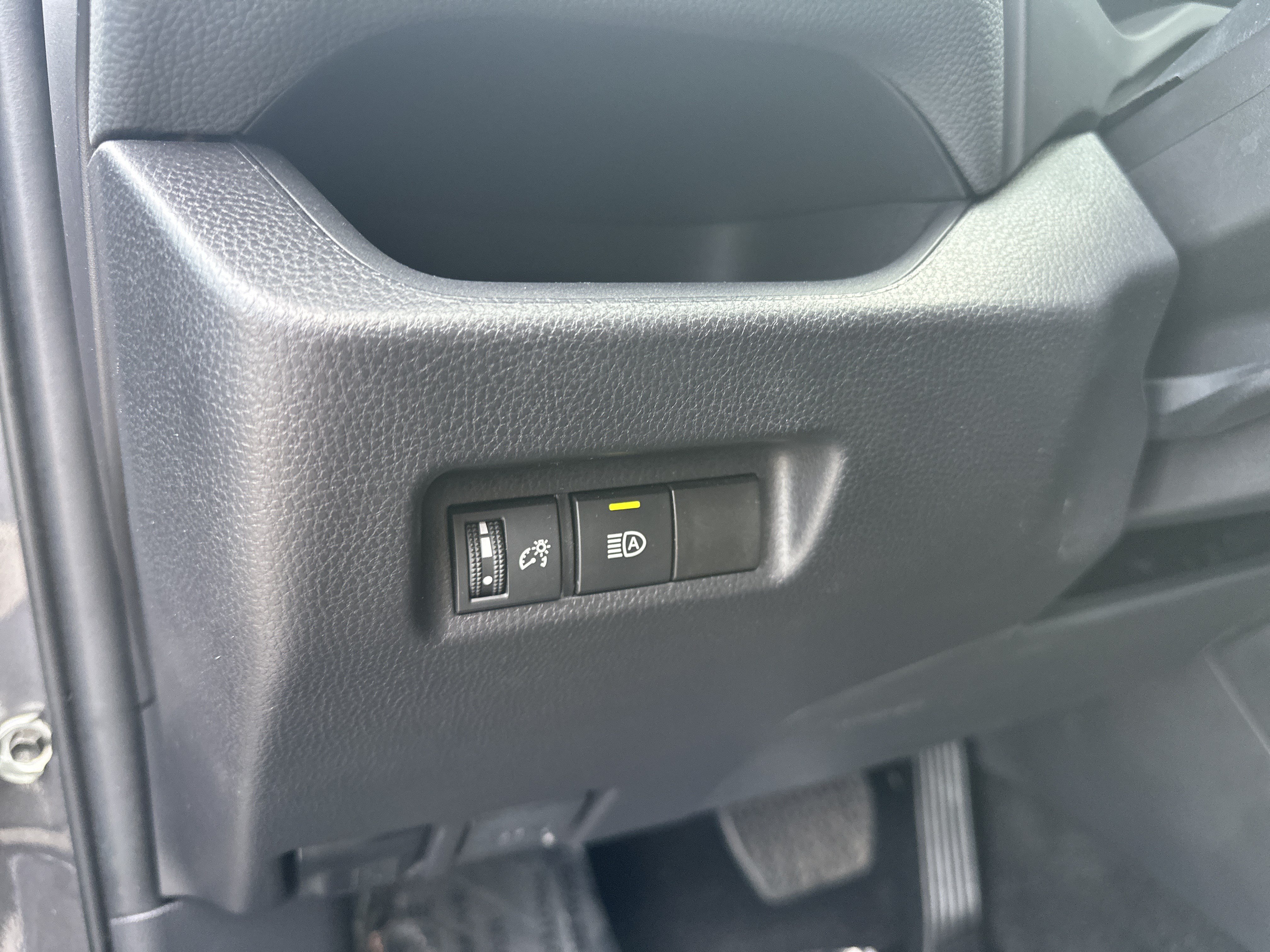 Used 2025 Toyota RAV4 XLE AWD/4WD image 13