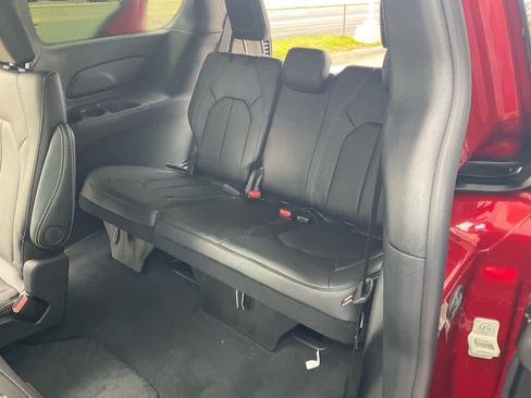 New 2026 Chrysler Pacifica Select AWD/4WD image 19